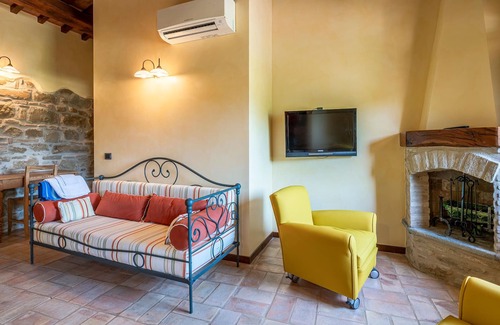 Camerino House | Authentic residence in the middle of nature with pool.