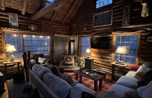 Wardsboro Cabin | Authentic Rustic Log Cabin minutes from Mount Snow and Stratton
