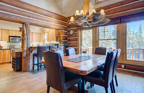 Powder Ridge House | Authentic Ski-in Ski-out Powder Ridge Log Cabin