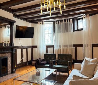 Golden Square Mile Apartment | Authentic Spacious 1BDR In Downtown Montreal