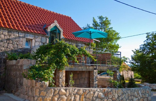 Sinj House | Authentic Stone House Jeanette