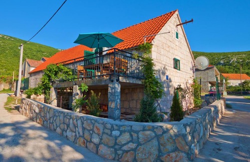 Sinj House | Authentic Stone House Jeanette