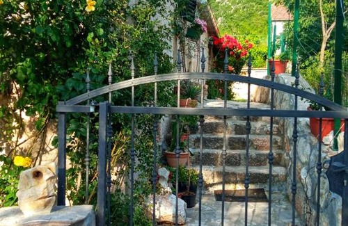 Sinj House | Authentic Stone House Jeanette