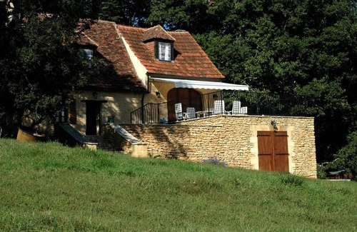 Le Bugue House | Authentiek vakantie huis met prachtig uitzicht en groot zwembad - la Benara