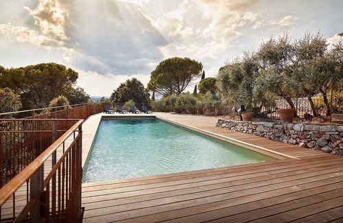 Carces Villa | Authentique Bastide Provençale au Cœur des Vignes D'un Domaine