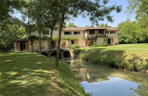 Monfort House | Authentique Moulin du Xiième Siècle - Gîte de Charme