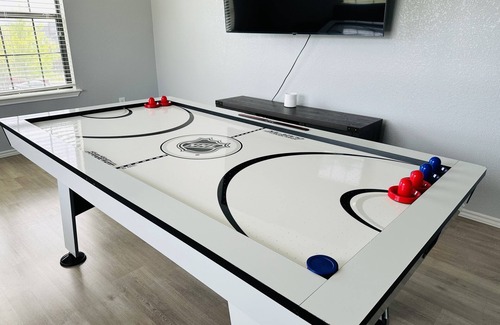 Round Rock Apartment | Autin - Family & Groups - Modern Lux