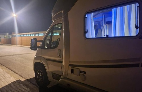 Montcada I Reixac House | Autocaravana Para 6 Plazas