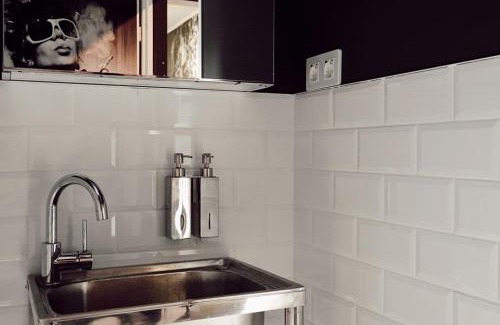 Falkensee Apartment | Autohof by Andrew - Apartments