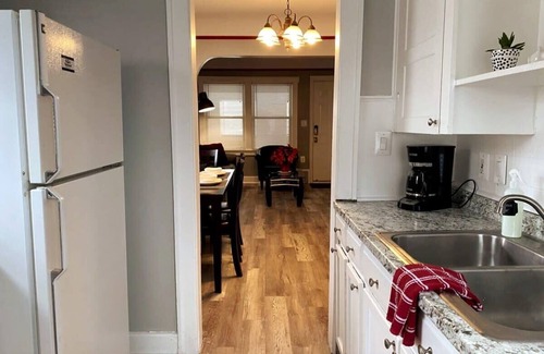 Pontiac House | AutoManiac spot in the heart of Pontiac/3 beds 2 baths