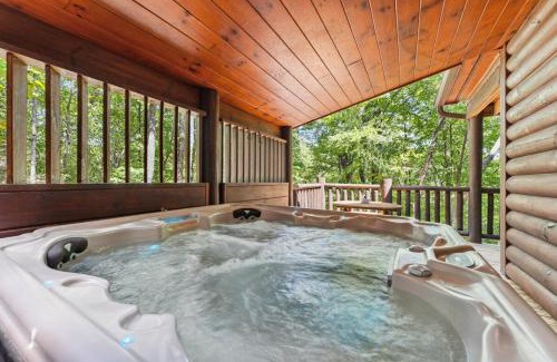 Wears Valley House | Autumn Retreat - 1 mi to GSMNP - Bears, Pool, Hot Tub, King Suite & Loft