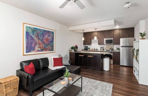 Prairie Village Apartment | Autumn Seas 1 BR Free parking Wi-Fi and Gym access