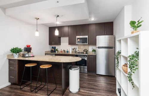 Prairie Village Apartment | Autumn Seas 1 BR Free parking Wi-Fi and Gym access