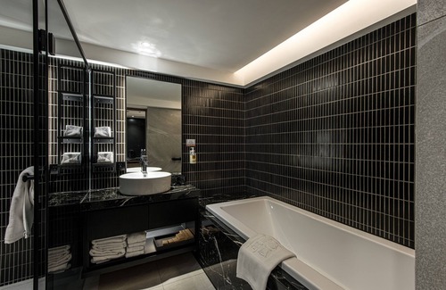 West District Hotel | Autumn Willow Hotel