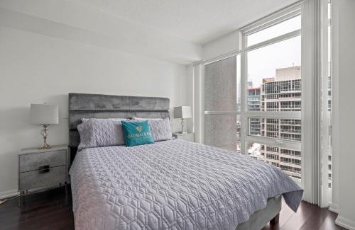 Fort York Apartment | Autumnaly Whisper 2 BR & DEN in the Heart of the City