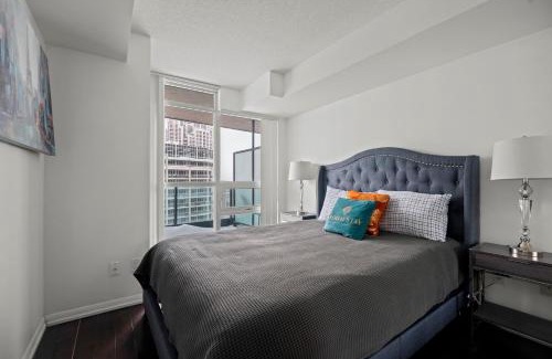Fort York Apartment | Autumnaly Whisper 2 BR & DEN in the Heart of the City