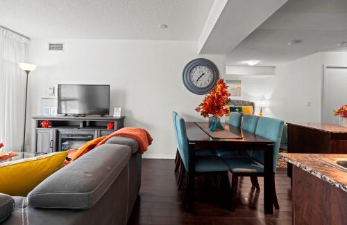 Fort York Apartment | Autumnaly Whisper 2 BR & DEN in the Heart of the City