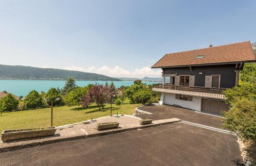 Veyrier-du-Lac Ski Chalet | Aux Grillons - Surplombez les eaux cristallines - LLA Selections by Location Lac Annecy