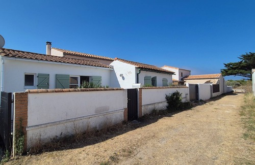 Saint-Denis-d'Oleron House | AUX HUTTES FISHER'S HOUSE beach 150 meters away