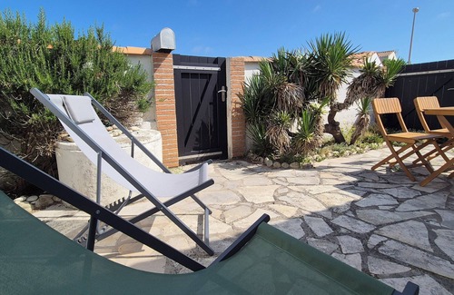 Saint-Denis-d'Oleron House | AUX HUTTES FISHER'S HOUSE beach 150 meters away