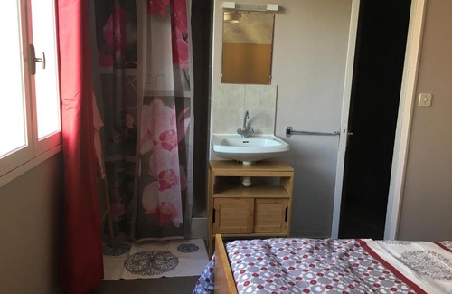 Condom-d'Aubrac Bed & Breakfast | AUX PORTES D'AUBRAC studio 2 personnes