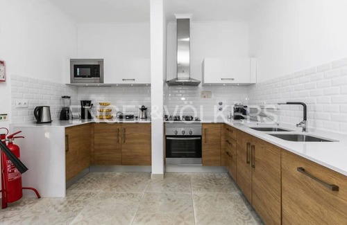 Sao Sebastiao da Pedreira Apartment | Av. António Augusto de Aguiar 56