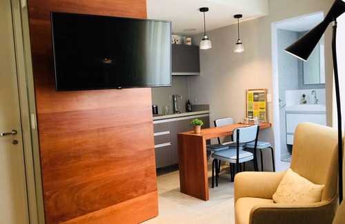 Consolacao Apartment | AV806 - Executive suite with lots of charm