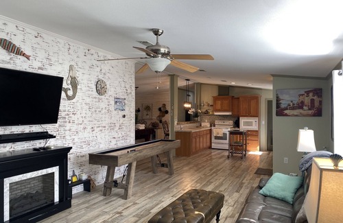 Weeki Wachee Gardens House | Available for Aug. & Sept. for scalloping 200yd paddle to the Weeki Wachee River