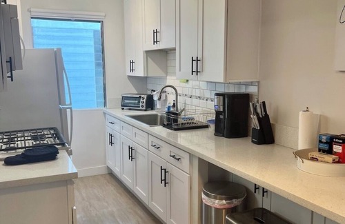Beverly Grove Apartment | Available June 13th Weho 1+1 - Walk to Cedars-Sinai and Melrose Place