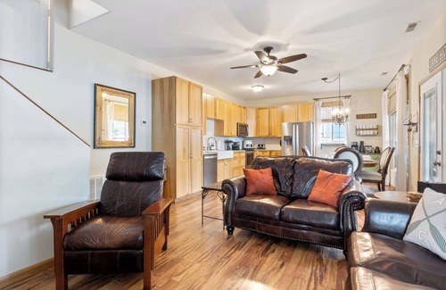 Lake of the Ozarks House | Available Shootout & Labor Day! 6 Beds/Private Dock/Screened Porch/Kayaks