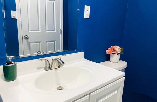 Peachtree Corners House | Available to Book now 1 Bedroom Home with nice Glass View