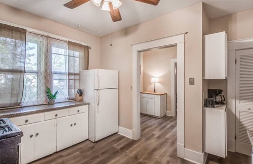 Evergreen Apartment | Avalon Nest Upstairs