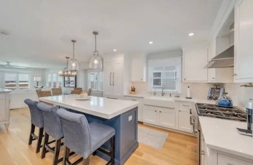 Avalon House | Avalon sunsets on the bay in this beautiful four-bedroom waterfront townhome.