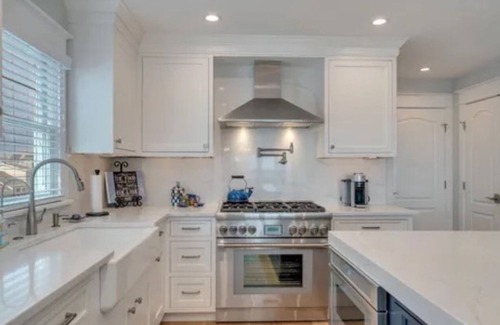 Avalon House | Avalon sunsets on the bay in this beautiful four-bedroom waterfront townhome.