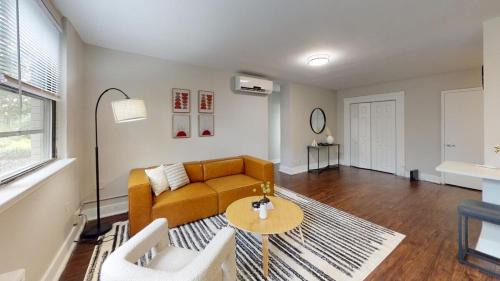 East Falls Apartment | Avenue B152 Perfect 2br! Pool Parking Gym
