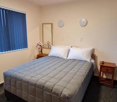 Woodhill Hotel | Avenue Heights Motel