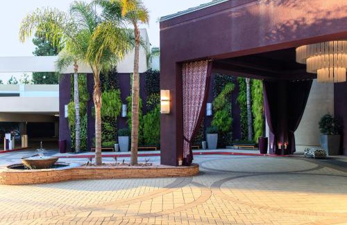 Costa Mesa Hotel | Avenue of the Arts Costa Mesa, a Tribute Portfolio Hotel
