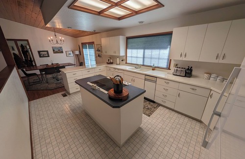 Bridgeville House | Avenue of the Giants Burl bungalow