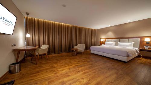 Bekasi Hotel | Avenzel Hotel & Convention Cibubur