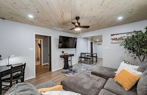 Mosby House | Aviation Haven 5 Mins to RIC, Ready for Takeoff!