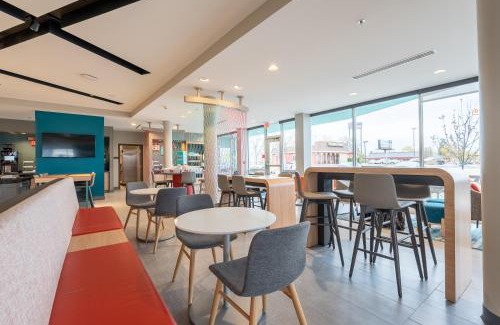 Kalamazoo Hotel | avid hotels - Kalamazoo East by IHG