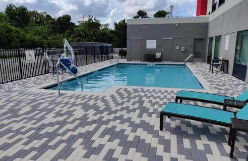 Tropic Hotel | avid hotels - Melbourne - Viera by IHG