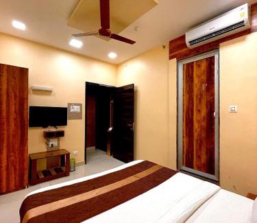 Kandivali Apartment | AVIRAHI HOTEL