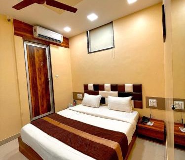 Kandivali Apartment | AVIRAHI HOTEL