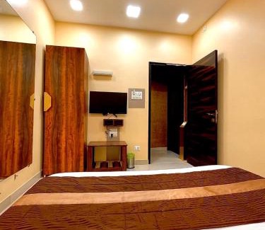 Kandivali Apartment | AVIRAHI HOTEL