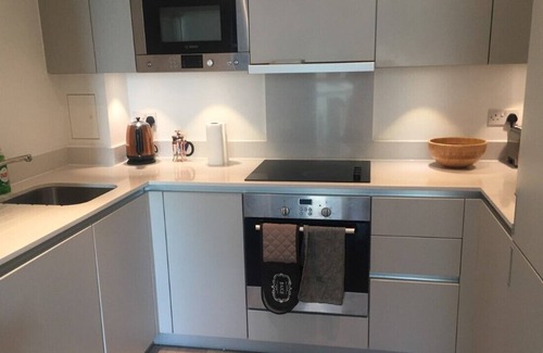 Fairfield Apartment | Avisa Stays London. 2 Bedroom With 2 Bathrooms