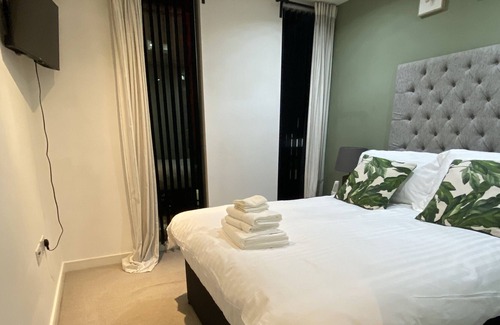 Fairfield Apartment | Avisa Stays London. 2 Bedroom With 2 Bathrooms