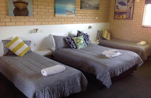 Ballina Hotel | Avlon Gardens Motel
