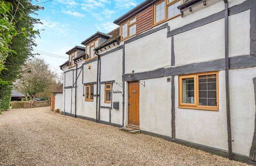 New Forest District House | Avon Apartment - Three Bedroom House, Sleeps 4