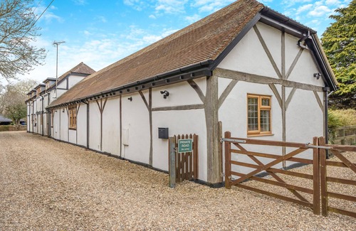New Forest District House | Avon Apartment - Three Bedroom House, Sleeps 4